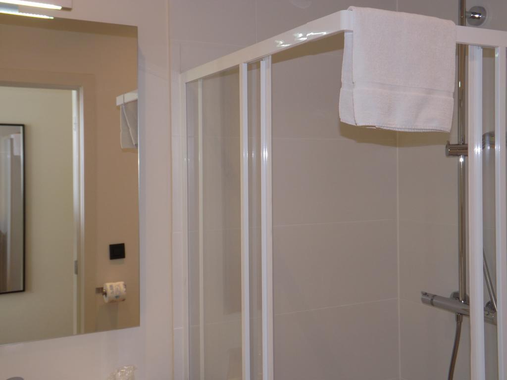 Hotel Le Parisien Ostend Quarto foto